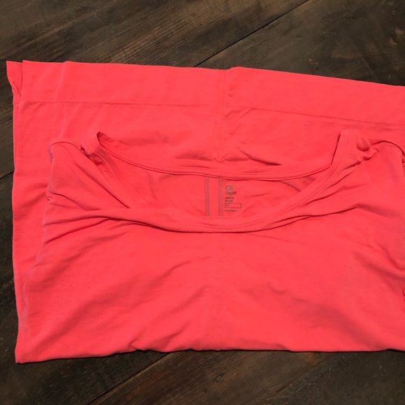 Gap Fit Breathable Maternity Top - Picture 3 of 3